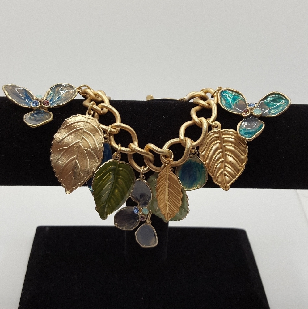 Gorgeous Statement Bracelet. - image 5